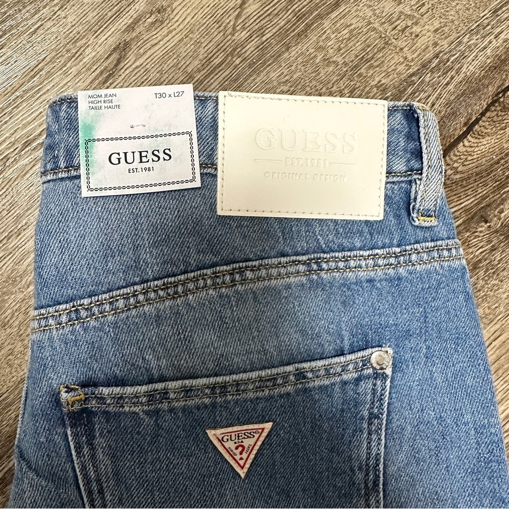 GUESS High-Rise Mom Jeans 30x27 Distressed Stairway Blue/ White - Picture 5 of 8